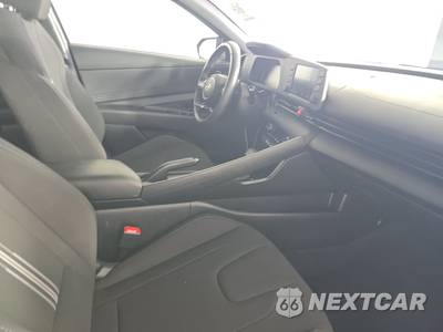 2025 Hyundai Elantra SEL Sport - zdjęcie 8 z 17 - miniatura