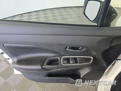 2024 Nissan Versa SR - zdjęcie 9 z 17 - miniatura