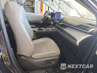 2025 Toyota Sienna XLE 8-Passenger 120.5" WB - zdjęcie 8 z 40 - miniatura