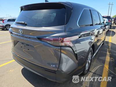 2025 Toyota Sienna LE 8-Passenger 120.5" WB - zdjęcie 4 z 32 - miniatura