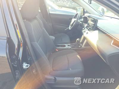 2025 Toyota Corolla Cross LE - zdjęcie 8 z 29 - miniatura