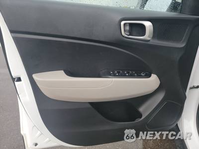 2025 Hyundai Venue SEL - zdjęcie 9 z 32 - miniatura