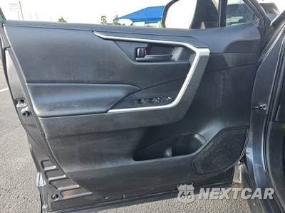 2022 Toyota RAV4 LE - zdjęcie 9 z 23 - miniatura