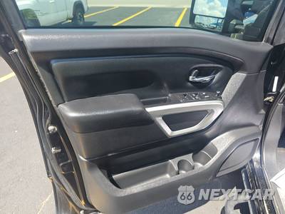 2023 Nissan TITAN SV Crew Cab Short Bed - zdjęcie 9 z 26 - miniatura