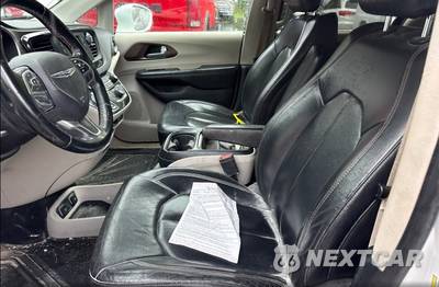 2017 Chrysler Pacifica Touring L 121.6" WB - zdjęcie 9 z 33 - miniatura