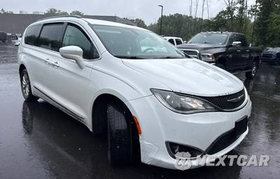 2017 Chrysler Pacifica Touring L 121.6" WB - zdjęcie 3 z 33 - miniatura
