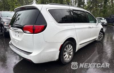 2017 Chrysler Pacifica Touring L 121.6" WB - zdjęcie 5 z 33 - miniatura