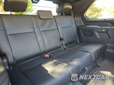 2024 Toyota Sequoia Platinum - zdjęcie 14 z 20 - miniatura