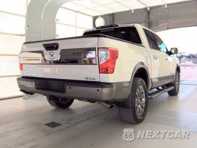 2019 Nissan TITAN Platinum Reserve Crew Cab Short Bed - zdjęcie 4 z 40 - miniatura