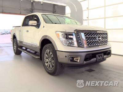 2019 Nissan TITAN Platinum Reserve Crew Cab Short Bed - zdjęcie 3 z 40 - miniatura