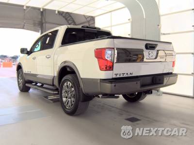 2019 Nissan TITAN Platinum Reserve Crew Cab Short Bed - zdjęcie 6 z 40 - miniatura