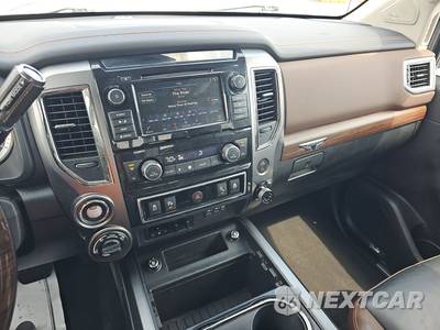 2019 Nissan TITAN Platinum Reserve Crew Cab Short Bed - zdjęcie 11 z 40 - miniatura