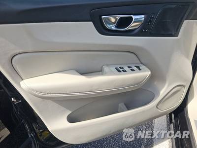 2022 Volvo XC60 Recharge Plug-In Hybrid T8 Inscription - zdjęcie 9 z 24 - miniatura