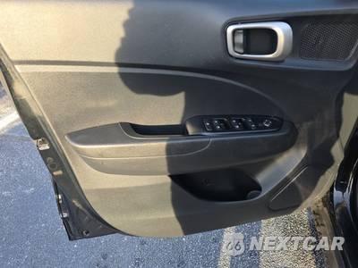 2023 Hyundai Venue SEL - zdjęcie 9 z 20 - miniatura