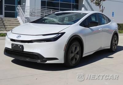 2025 Toyota Prius LE - zdjęcie 2 z 11 - miniatura