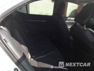 2021 Toyota Camry Hybrid XSE - zdjęcie 10 z 16 - miniatura