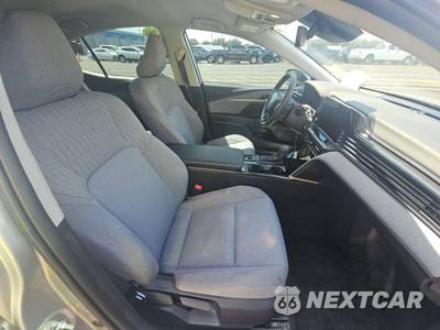 2025 Toyota Camry LE - zdjęcie 8 z 18 - miniatura