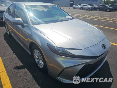 2025 Toyota Camry LE - zdjęcie 3 z 18 - miniatura