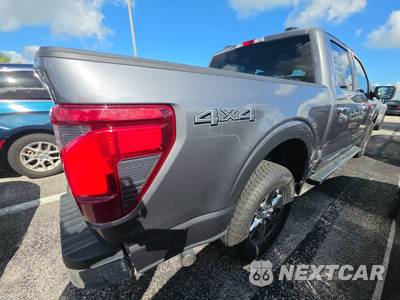 2025 Ford F-150 XLT Crew Cab Short Bed - zdjęcie 4 z 24 - miniatura