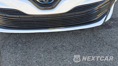 2020 Toyota Camry Hybrid LE - zdjęcie 26 z 27 - miniatura