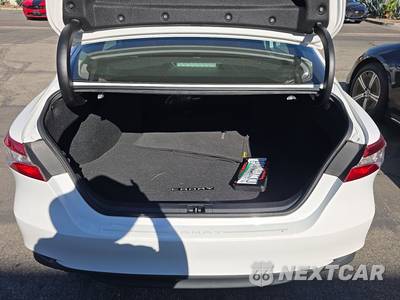 2020 Toyota Camry Hybrid LE - zdjęcie 16 z 27 - miniatura
