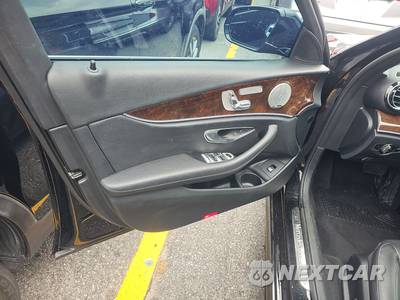 2021 Mercedes-Benz E 450 4MATIC Sedan - zdjęcie 9 z 22 - miniatura