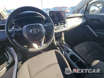 2025 Toyota Corolla Cross LE - zdjęcie 11 z 19 - miniatura