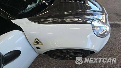 2015 Alfa Romeo 4C Spider Convertible - zdjęcie 32 z 36 - miniatura