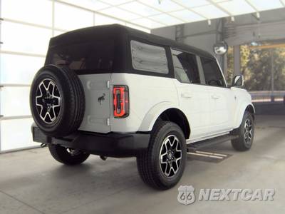 2023 Ford Bronco Outer Banks - zdjęcie 4 z 19 - miniatura