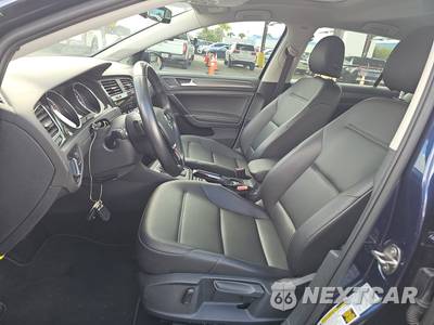 2019 Volkswagen Golf SE Hatchback - zdjęcie 7 z 26 - miniatura