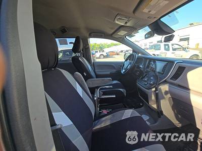 2019 Toyota Sienna L 7-Passenger 119.3" WB - zdjęcie 8 z 51 - miniatura