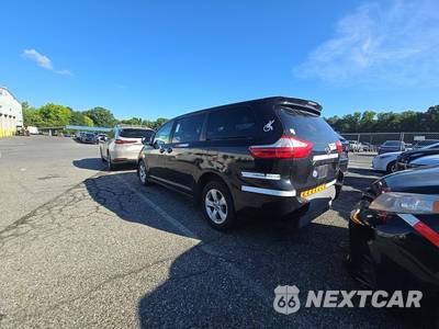 2019 Toyota Sienna L 7-Passenger 119.3" WB - zdjęcie 6 z 51 - miniatura