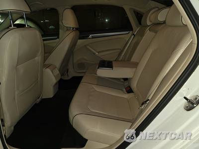 2018 Volkswagen Passat 2.0T R-Line - zdjęcie 19 z 26 - miniatura