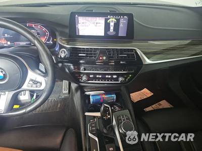 2020 BMW 5 Series Sedan M550i xDrive - zdjęcie 11 z 26 - miniatura