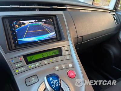 2015 Toyota Prius Two - zdjęcie 12 z 15 - miniatura