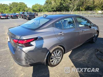 2022 Nissan Versa SV - zdjęcie 4 z 41 - miniatura