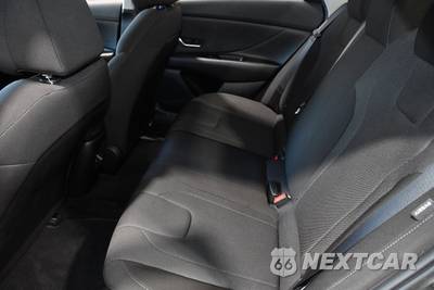 2025 Hyundai Elantra SE - zdjęcie 10 z 31 - miniatura
