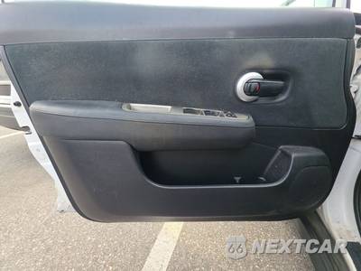 2012 Nissan Versa 1.8 S Hatchback - zdjęcie 9 z 30 - miniatura