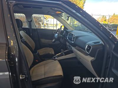 2025 Hyundai Venue SEL - zdjęcie 8 z 28 - miniatura