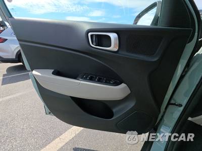 2025 Hyundai Venue SEL - zdjęcie 9 z 32 - miniatura