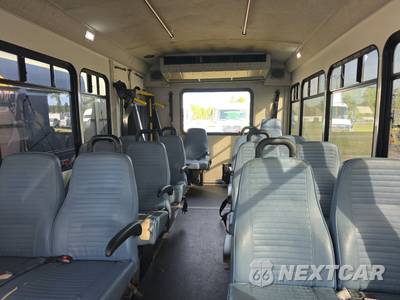 2015 Ford Super Duty E-350 Cutaway DRW 158.0" WB - zdjęcie 13 z 27 - miniatura