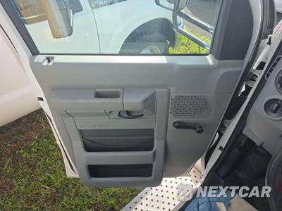 2015 Ford Super Duty E-350 Cutaway DRW 158.0" WB - zdjęcie 9 z 27 - miniatura