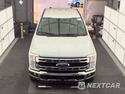2025 Ford Super Duty F-250 XLT Crew Cab Medium Bed - zdjęcie 2 z 31 - miniatura