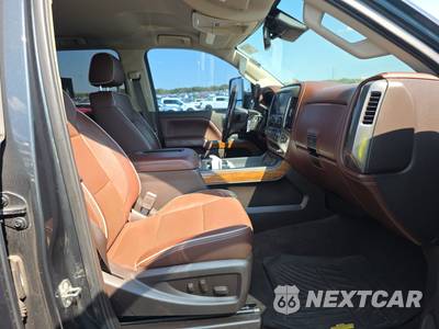 2019 Chevrolet Silverado 2500HD High Country Crew Cab Medium Bed 3LZ - zdjęcie 8 z 25 - miniatura