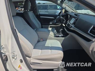 2019 Toyota Highlander LE Plus - zdjęcie 14 z 37 - miniatura