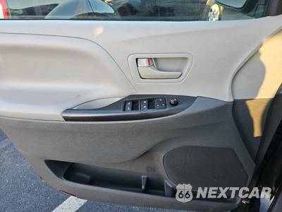 2020 Toyota Sienna L 7-Passenger 119.3" WB - zdjęcie 9 z 57 - miniatura