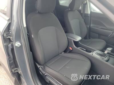 2025 Hyundai Kona SEL - zdjęcie 8 z 18 - miniatura