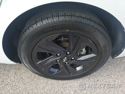 2022 Hyundai Elantra SEL - zdjęcie 11 z 21 - miniatura