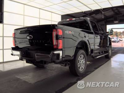 2025 Ford Super Duty F-250 Lariat Crew Cab Medium Bed - zdjęcie 4 z 23 - miniatura