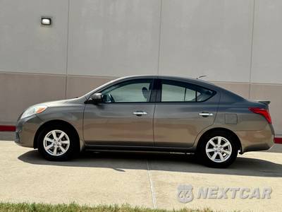 2014 Nissan Versa SV - zdjęcie 2 z 42 - miniatura